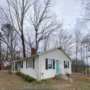 Teal Door Cottage in the Woods